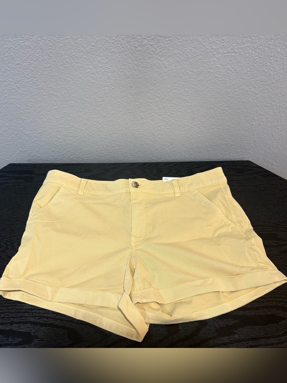 NWT SO pale yellow midi shorts size 17